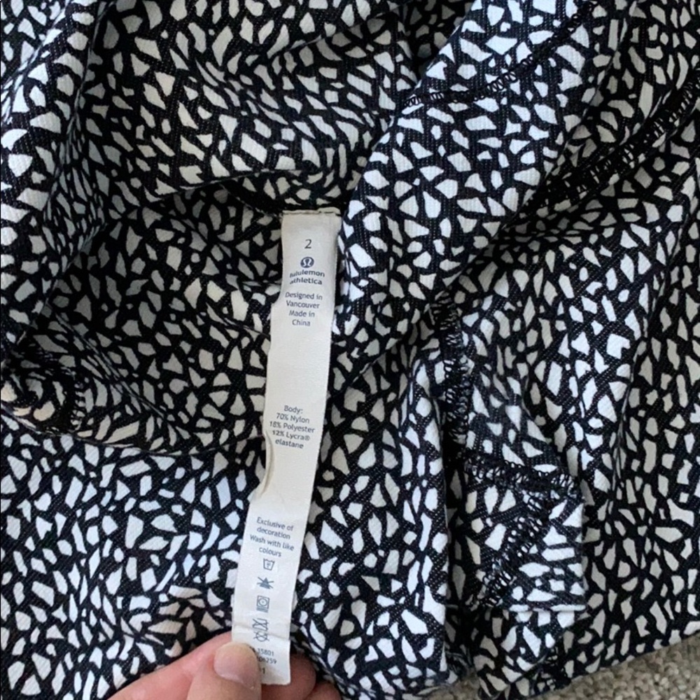 LuLu Lemon Size 2 Leggings - Picture 3 of 3